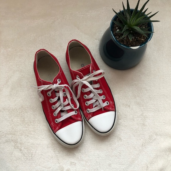 converse red low cut